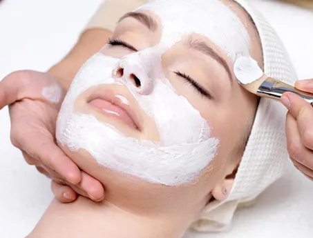 Relaxing facial with a soothing mask
